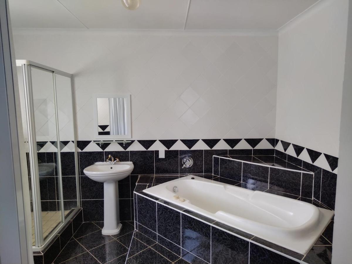 Blue Owl Guest House Mossel Bay Exterior foto